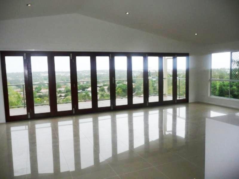 8 Therese Mary Avenue, Carrara QLD 4211