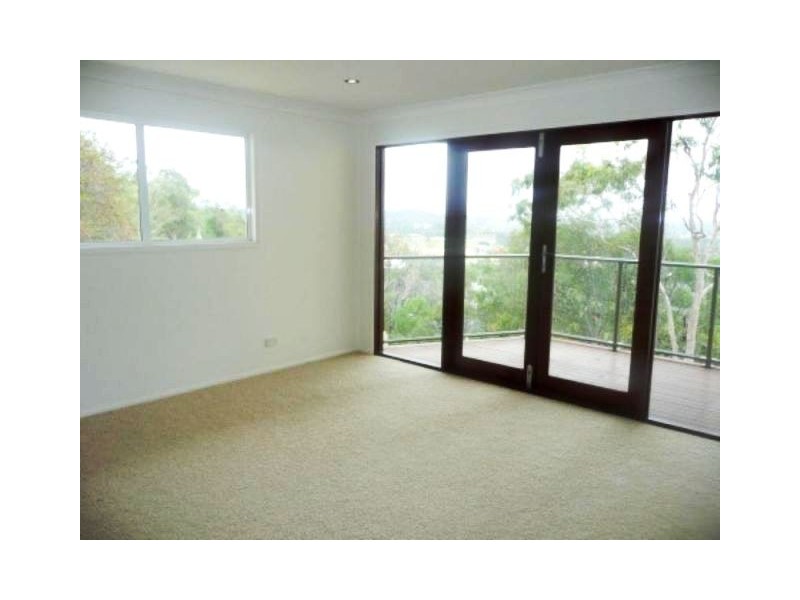 8 Therese Mary Avenue, Carrara QLD 4211