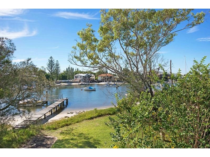 27 Howard Street, Runaway Bay QLD 4216