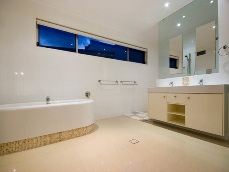 Sovereign Islands QLD 4216