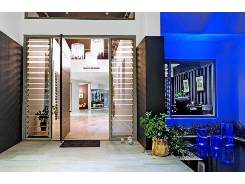 2 – 4 Kensington Mews, Paradise Point QLD 4216