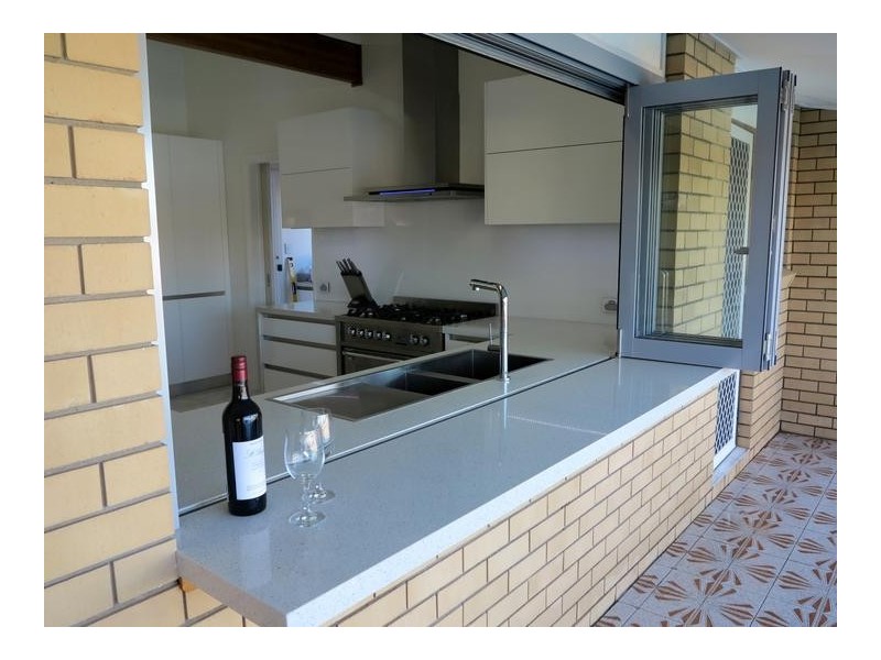 4 Matthew Flinders Drive, Paradise Point QLD 4216