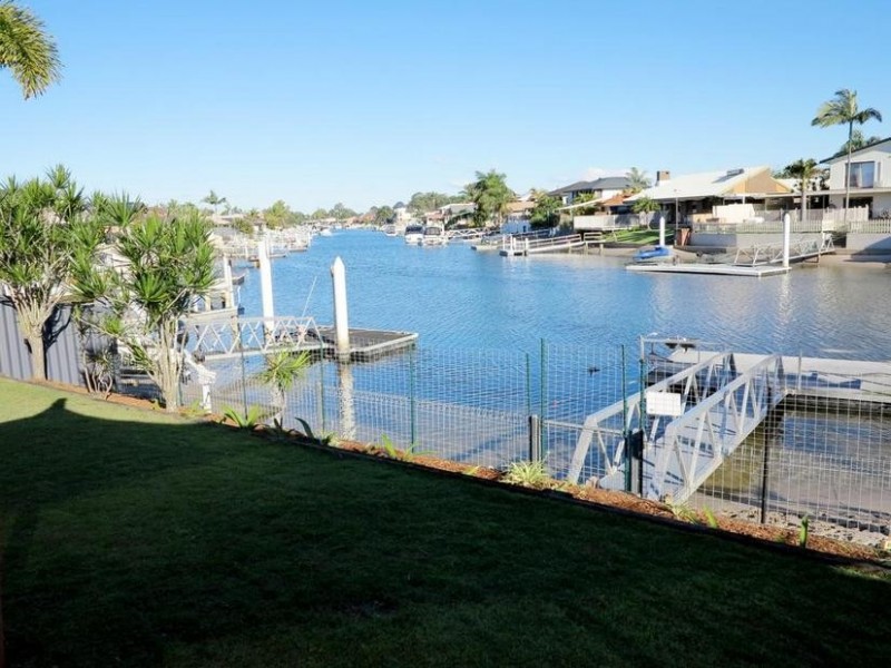 4 Matthew Flinders Drive, Paradise Point QLD 4216