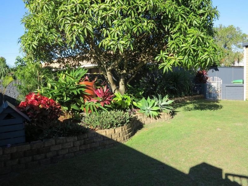 4 Matthew Flinders Drive, Paradise Point QLD 4216