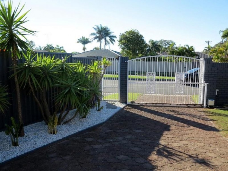 4 Matthew Flinders Drive, Paradise Point QLD 4216