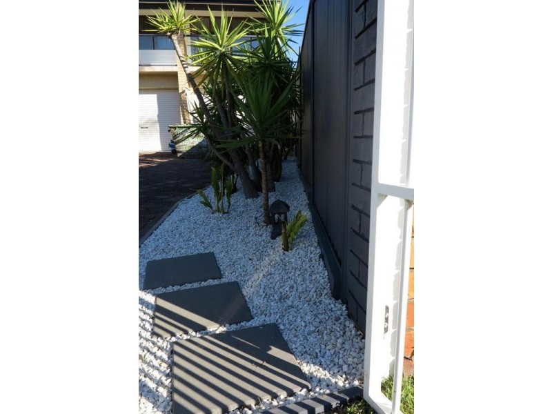 4 Matthew Flinders Drive, Paradise Point QLD 4216