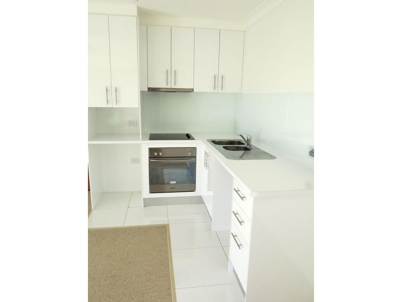 4 Matthew Flinders Drive, Paradise Point QLD 4216