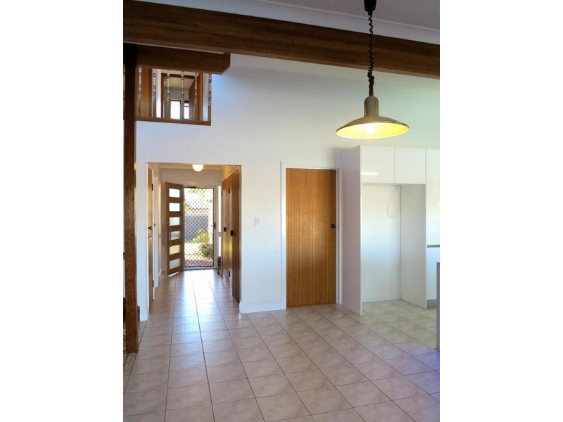 4 Matthew Flinders Drive, Paradise Point QLD 4216