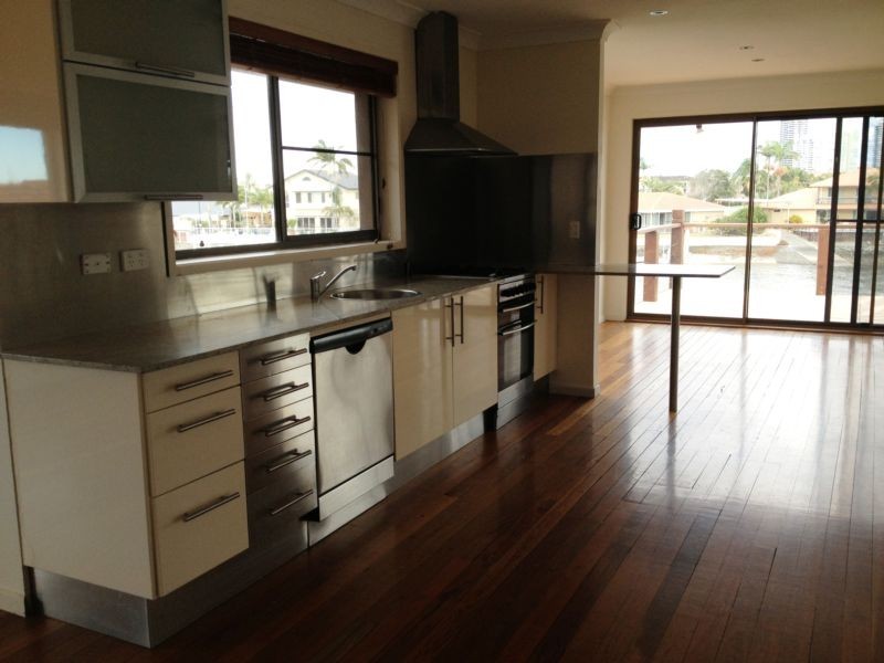 14 Markham Avenue, Runaway Bay QLD 4216