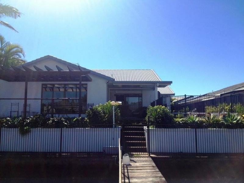 9 Girua Avenue, Runaway Bay QLD 4216