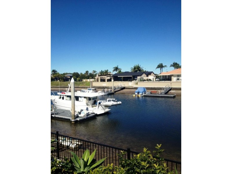 9 Girua Avenue, Runaway Bay QLD 4216