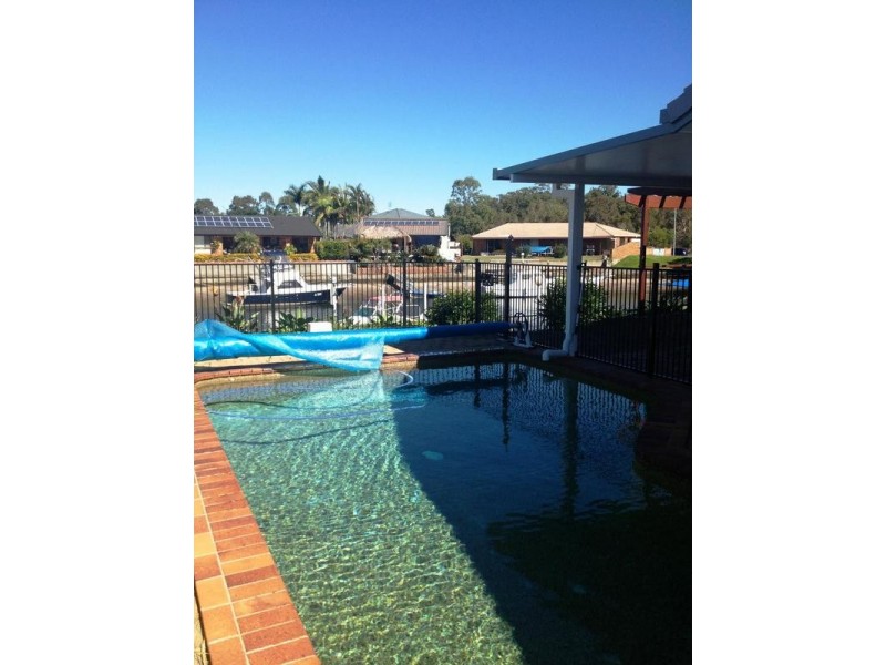 9 Girua Avenue, Runaway Bay QLD 4216