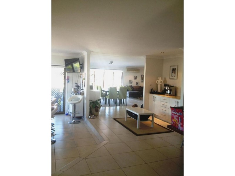 9 Girua Avenue, Runaway Bay QLD 4216