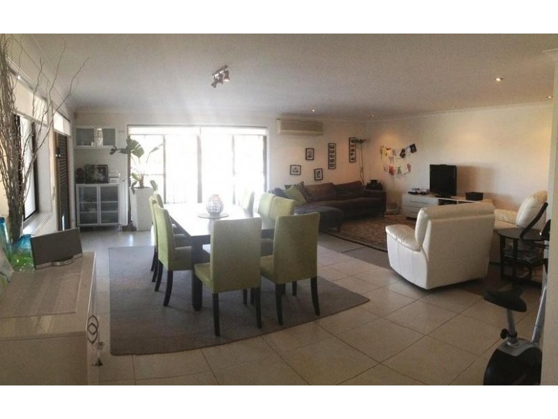9 Girua Avenue, Runaway Bay QLD 4216