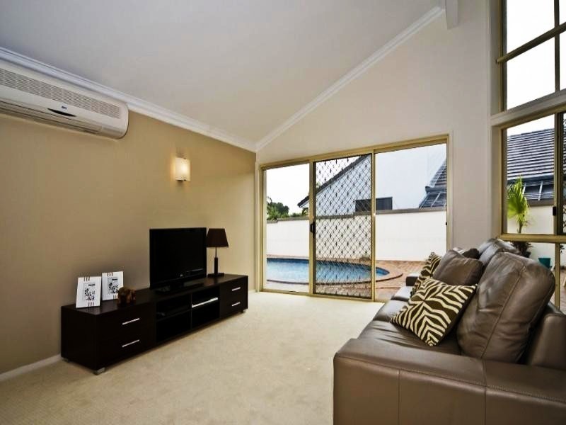 5 Smugglers Place, Runaway Bay QLD 4216