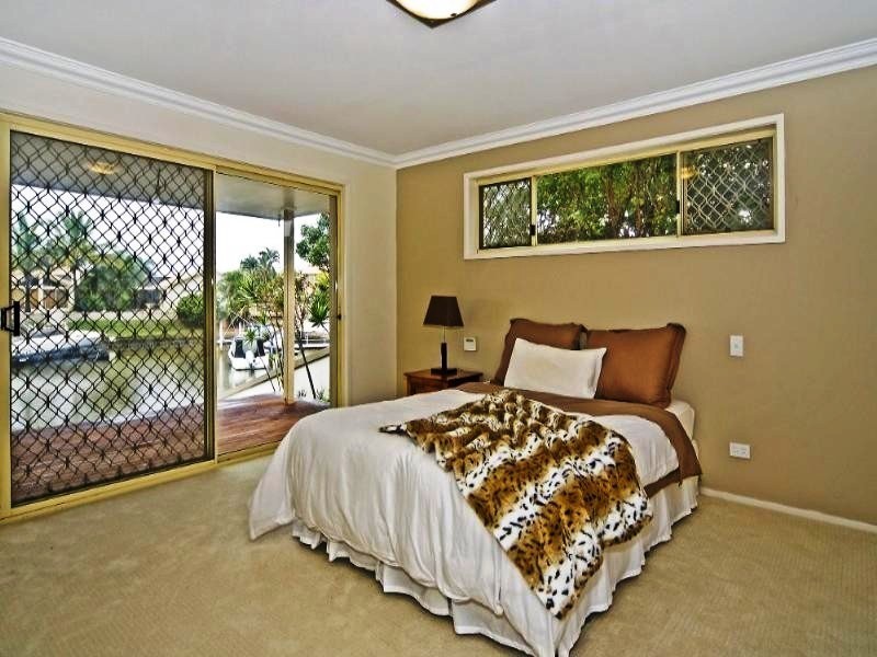 5 Smugglers Place, Runaway Bay QLD 4216