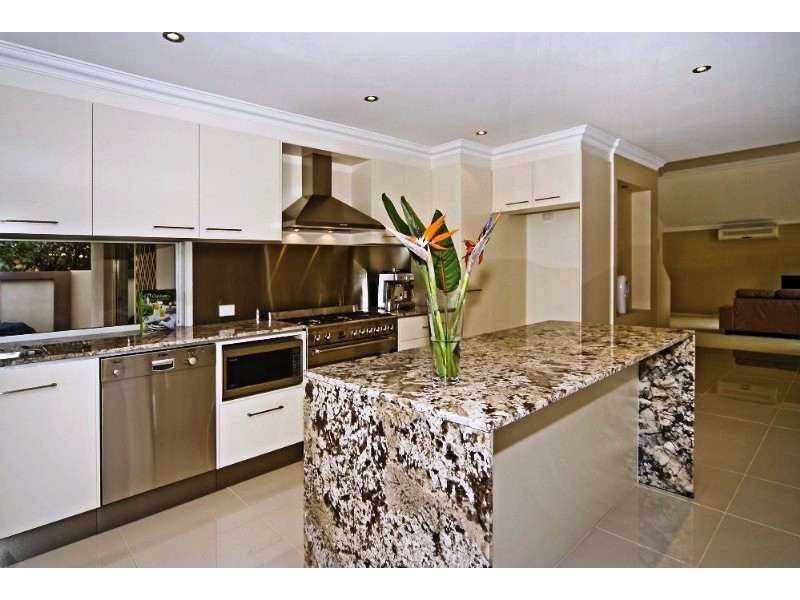 5 Smugglers Place, Runaway Bay QLD 4216