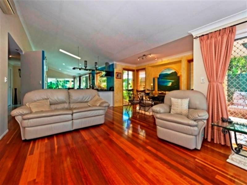6 Kagi Court, Runaway Bay QLD 4216