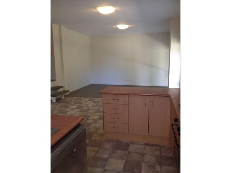 2/23 Sungold Avenue, Southport QLD 4215