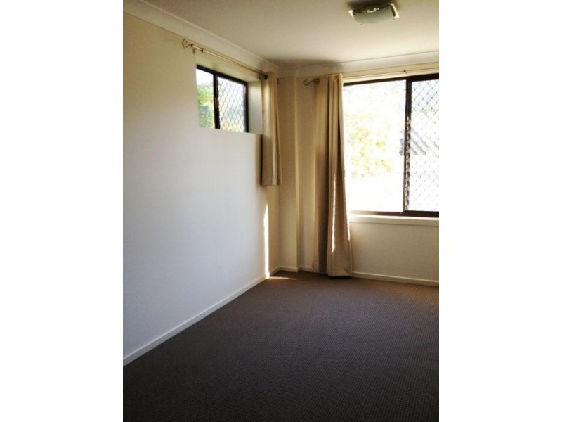 2/23 Sungold Avenue, Southport QLD 4215