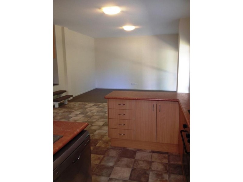 2/23 Sungold Avenue, Labrador QLD 4215