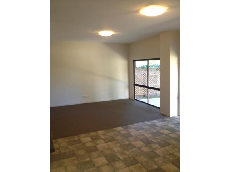 2/23 Sungold Avenue, Labrador QLD 4215