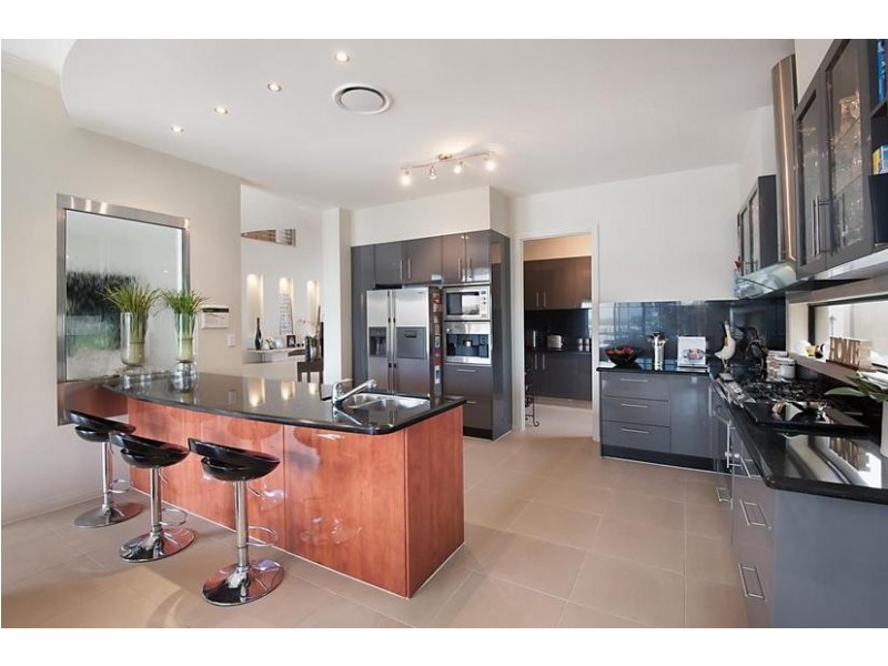 32 The Sovereign Mile, Sovereign Islands QLD 4216