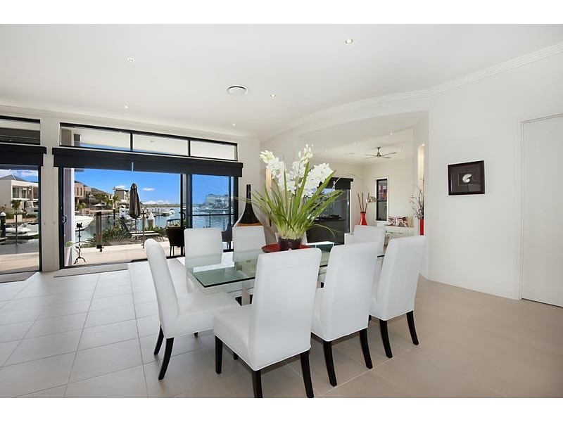 32 The Sovereign Mile, Sovereign Islands QLD 4216