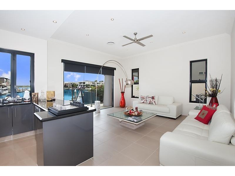 32 The Sovereign Mile, Sovereign Islands QLD 4216