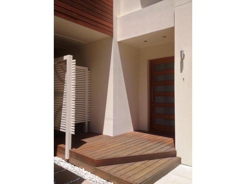 63 Paradise Parade, Paradise Point QLD 4216