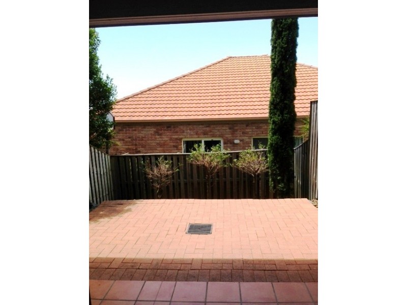 16 Duxton Drive, Robina QLD 4226