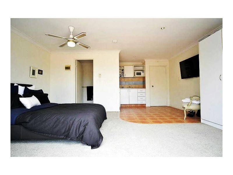 16-18 Abalone Avenue, Paradise Point QLD 4216