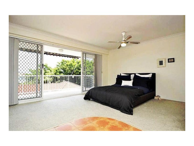 16-18 Abalone Avenue, Paradise Point QLD 4216