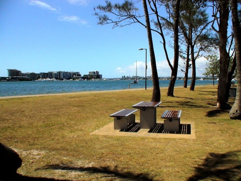 1/21 Donald Avenue, Paradise Point QLD 4216