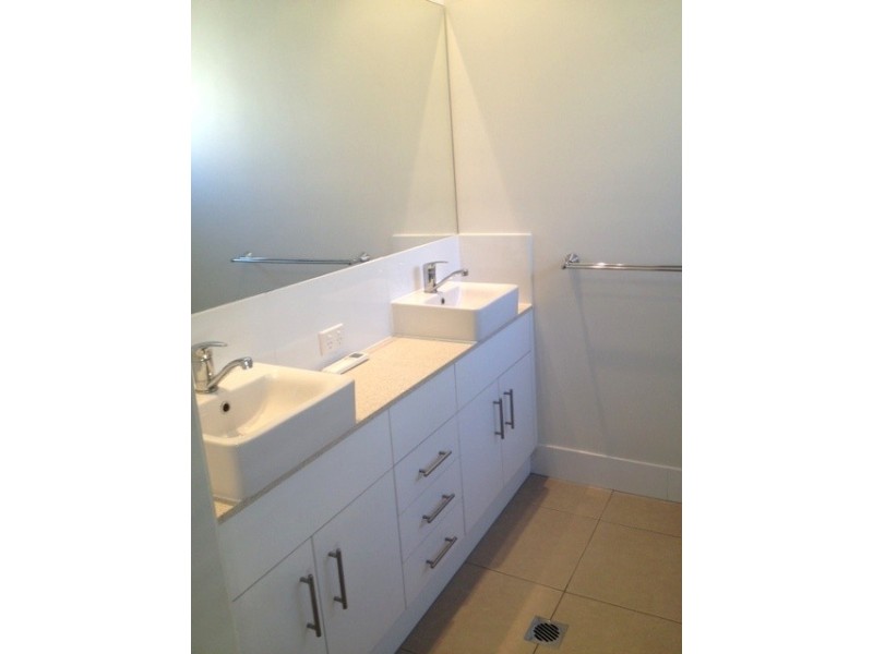 16 Careel Close, Helensvale QLD 4212