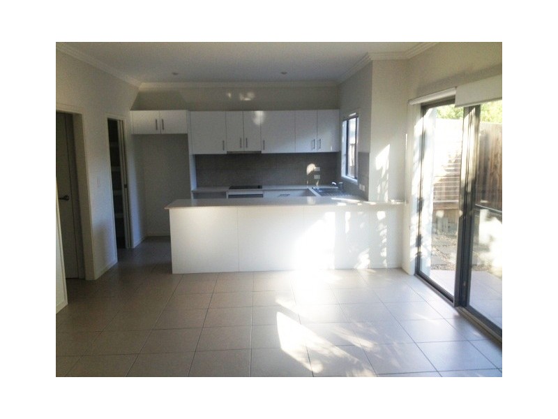 16 Careel Close, Helensvale QLD 4212