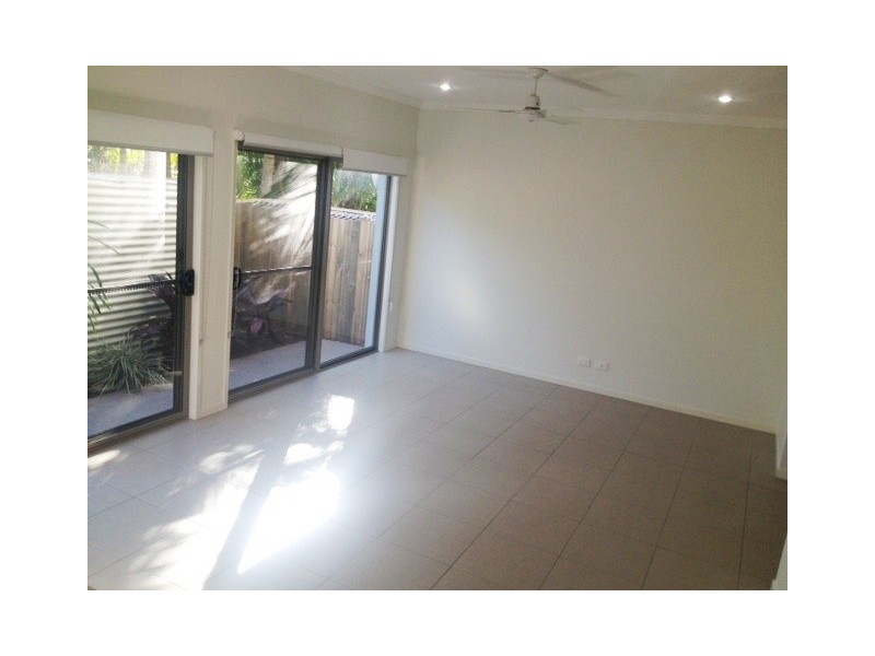 16 Careel Close, Helensvale QLD 4212