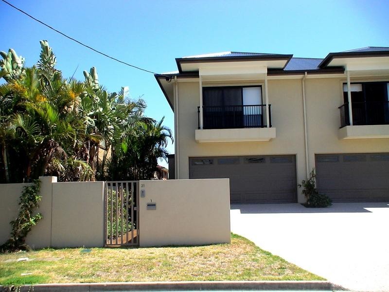 21 Donald Avenue, Paradise Point QLD 4216