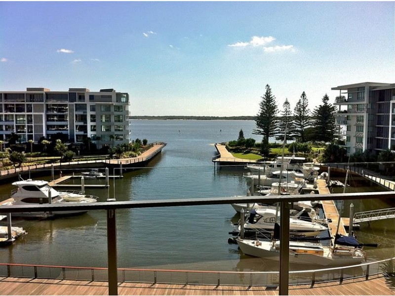4405/323 Bayview Street, Runaway Bay QLD 4216
