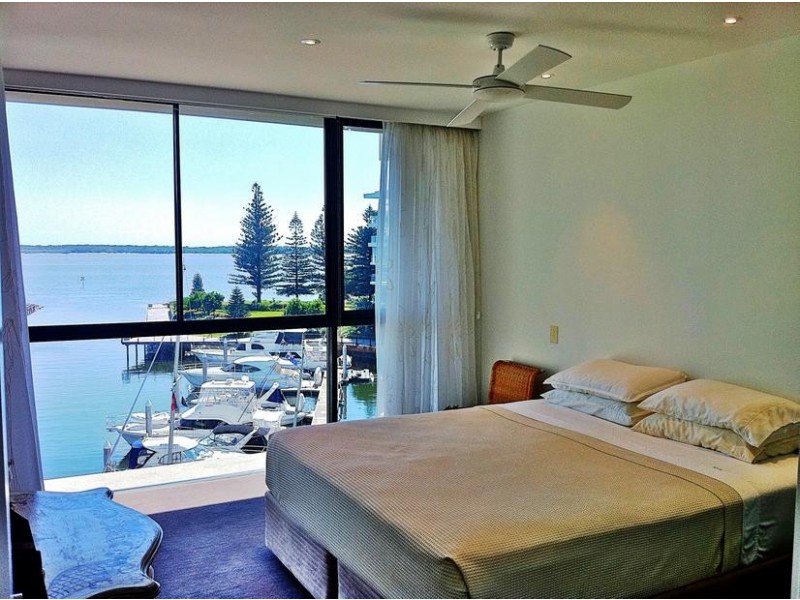 4405/323 Bayview Street, Runaway Bay QLD 4216