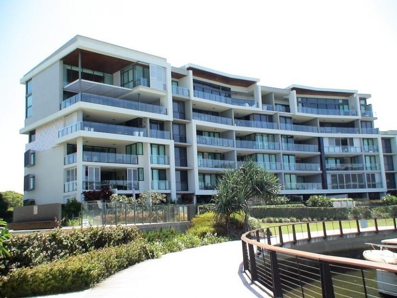 4405/323 Bayview Street, Runaway Bay QLD 4216