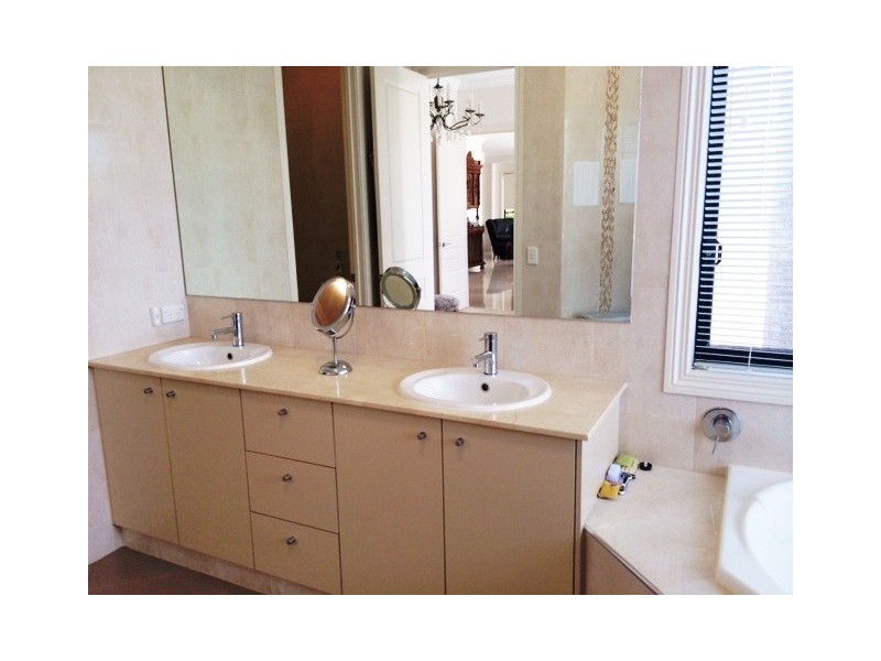 Paradise Point QLD 4216