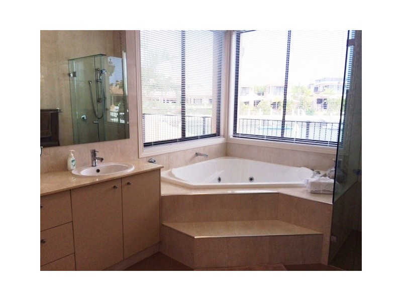 Paradise Point QLD 4216