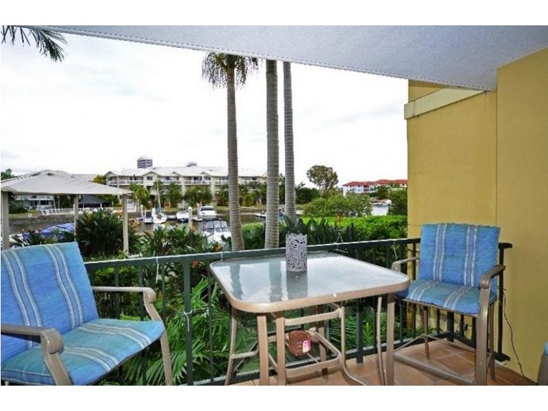 2/18 Jennifer Avenue, Runaway Bay QLD 4216