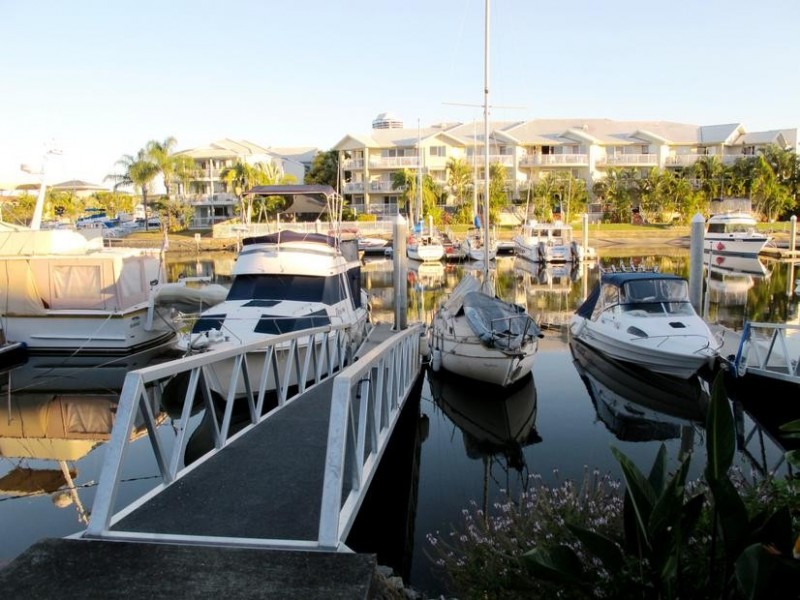 2/18 Jennifer Avenue, Runaway Bay QLD 4216