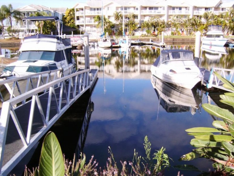 2/18 Jennifer Avenue, Runaway Bay QLD 4216