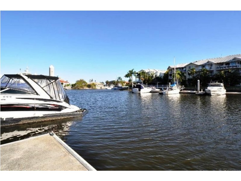 2/18 Jennifer Avenue, Runaway Bay QLD 4216