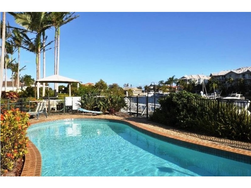 2/18 Jennifer Avenue, Runaway Bay QLD 4216