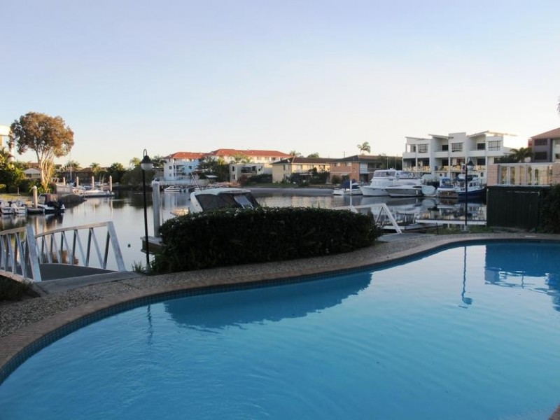 2/18 Jennifer Avenue, Runaway Bay QLD 4216