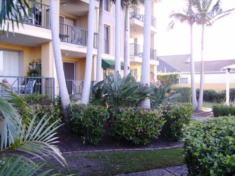 2/18 Jennifer Avenue, Runaway Bay QLD 4216